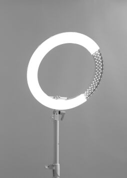 Profesjonalna lampa LED ring do makijażu permanentnego, kosmetologii i branży beauty. Idealne światło do zabiegów, zdjęć i video
